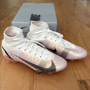 Nike Superfly 8 Elite SG-Pro AC
"Rawdacious" TF Soccer boots
Wom Sz 7.5US